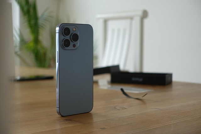 Proč si pořídit červené knížkové pouzdro na iPhone 12 mini